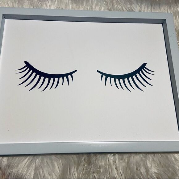 Eyelashes Wall Decor Frame - Picture 10 of 10
